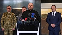 Rustem Umerov, ministro de Defensa de Ucrania, comparece ante los medios en Estambul.