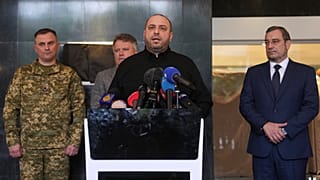 Rustem Umerov, ministro de Defensa de Ucrania, comparece ante los medios en Estambul.