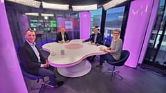 Halmai Katalin, Frank Furedi és Jávor Benedek a műsorvezető, Zsíros Sándor társaságában