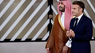 الرئيس الفرنسي إيمانويل ماكرون وولي العهد السعودي الأمير محمد بن سلمان في اجتماع مجلس التعاون الخليجي الأوروبي في بروكسل، بلجيكا، الأربعاء، 16 أكتوبر/تشرين الأول 2024.