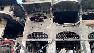 بيوت مقصوفة ومحترقة في قطاع غزة تؤجر بأسعار خيالية