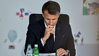 Ο Γάλλος πρόεδρος Εμανουέλ Μακρόν συμμετέχει στη σύνοδο κορυφής της Ευρωπαϊκής Πολιτικής Κοινότητας στα Τίρανα, 16 Μαΐου 2025