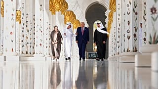 US-Präsident Donald Trump und Scheich Khaled Mohammed bin Zayed Al Nahyan, Kronprinz von Abu Dhabi (rechts) in der Scheich-Zayid-Mosche. Abu Dhabi, 15. Mai 2025