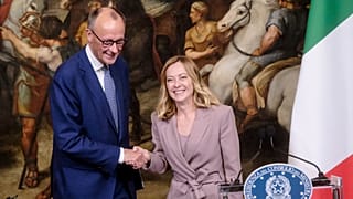 Giorgia Meloni olasz miniszterelnök találkozik Friedrich Merz német kancellárral az olasz kormány székhelyén, a római Palazzo Chigiben 2025. május 17-én, szombaton.