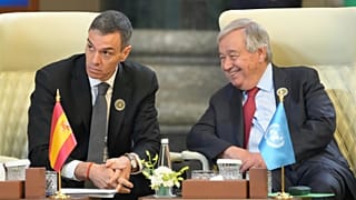 Pedro Sánchez en la 34ª Cumbre con el presidente de la Onu, Antonio Guterres, 17 de mayo de 2025
