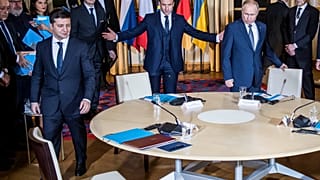 Владимир Зеленский и Владимир Путин на встрече в Париже, 9 декабря 2019 года