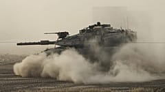 Bir İsrail tankı, Gazze sınırını yakınında.