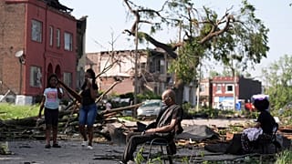 A Missouri állambeli St. Louis, vihar után, 2025. május 16-án