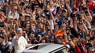 Le pape Léon XIV a célébré la message d'inauguration de son pontificat devant 200 000 fidèles et près de 200 délégations de dirigeants venus du monde entier.