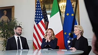 Başkan Yardımcısı JD Vance, soldan, İtalya Başbakanı Giorgia Meloni ve AB Komisyonu Başkanı Ursula von der Leyen Chigi Sarayı'nda bir araya geldi, Roma, İtalya, 18.05.2025.
