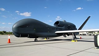Global Hawk insansız yüksek irtifa keşif uçağı.