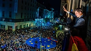 Nicusor Dan celebra su victoria electoral. 