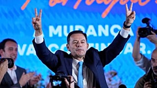 Luís Montenegro celebra su victoria.
