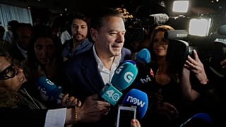 L'actuel premier ministre et leader du Parti social-démocrate, Luís Montenegro, arrive au siège du parti après les élections législatives au Portugal.