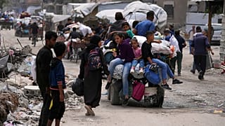 Beit Lahiából menekülő palesztinok érkezése Dzsabalíjába - 2025. május 18. 