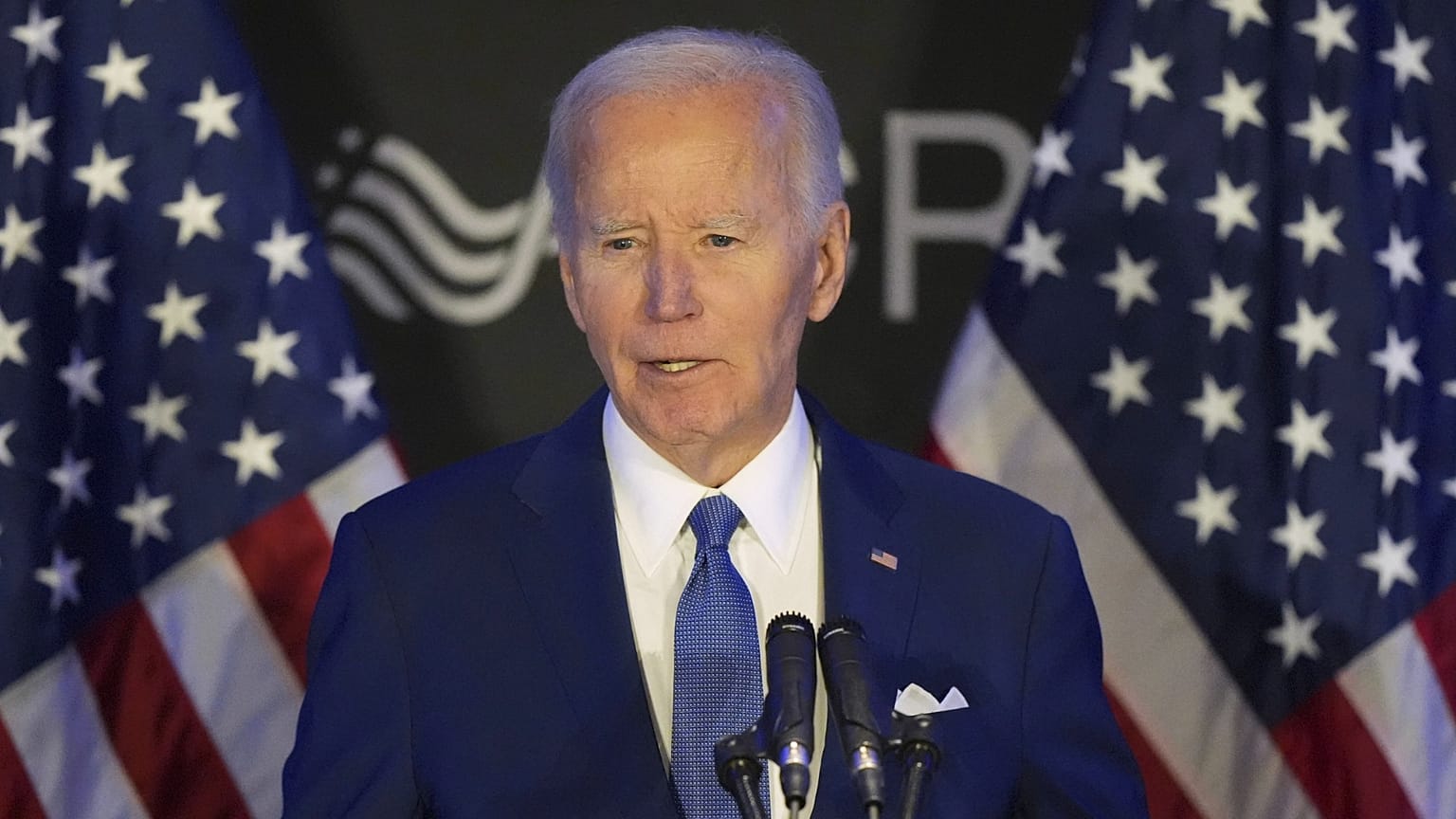 Były prezydent USA Joe Biden przemawia na konferencji w Chicago, 15 kwietnia 2025 r.