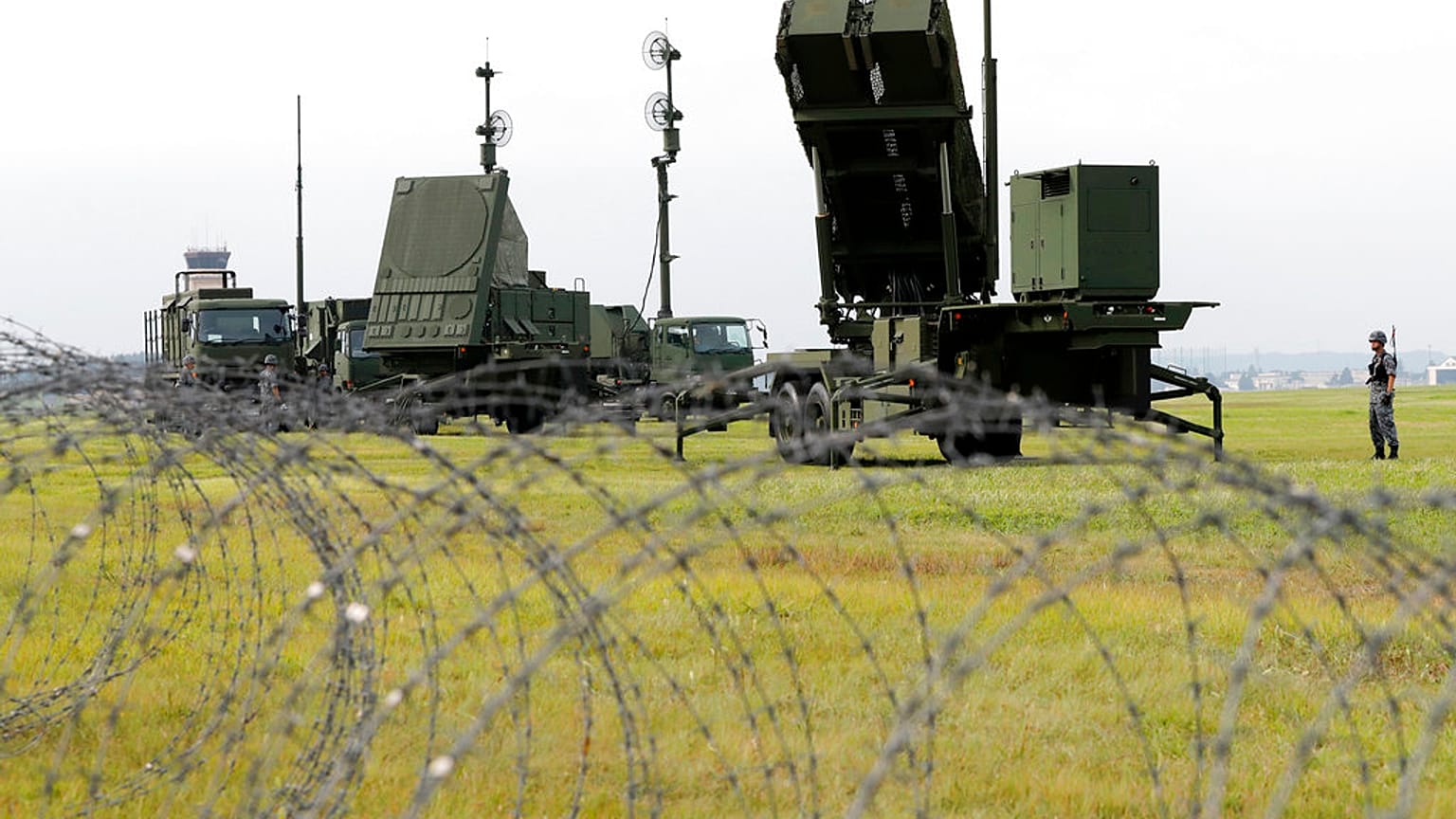 La Fuerza de Autodefensa Aérea Japonesa (JASDF) demuestra el entrenamiento para utilizar los interceptores tierra-aire PAC-3 en la Base Aérea Yokota de EE. UU. en Fussa