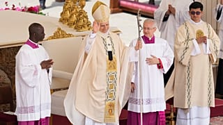 Papa Leo, Vatikan'da halkı selamlıyor (Arşiv)