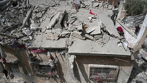 Palestinians inspect the house of the Jabr family after it was hit earlier by an Israeli army strike killing at least 10 people, in Jabalia, northern Gaza Strip, 18.05.2025