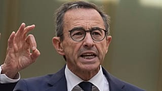 Le ministre français de l'Intérieur, Bruno Retailleau, prononce un discours lors de la cérémonie de passation des pouvoirs au ministère, le lundi 23 septembre 2024 à Paris