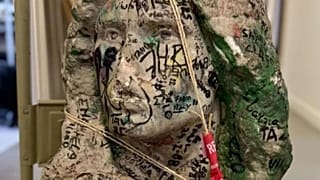 Jim Morrison'ın çalınan büstü 37 yıl sonra bulundu... Kazara 