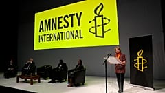 Agnès Callamard, directrice générale d'Amnesty International, prononce un discours sur la solidarité envers les Ukrainiens, Paris, le 27 mars 2023.