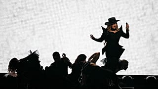 Imagen de uno de los momentos iniciales de 'Esa Diva' en Basilea, Suiza, durante Eurovisión 2025.