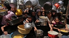 Palästinenser vor einer Suppenküche in Dschabaliya, 19. Mai 2025
