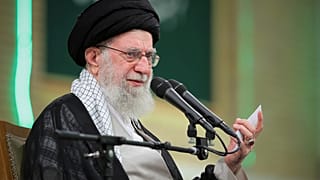 المرشد الأعلى الإيراني، علي خامنئي، يتحدث خلال اجتماع مع المعلمين، في طهران، إيران، السبت 17 مايو 2025