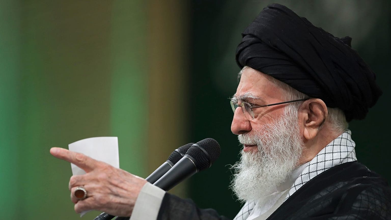 علی خامنه‌ای