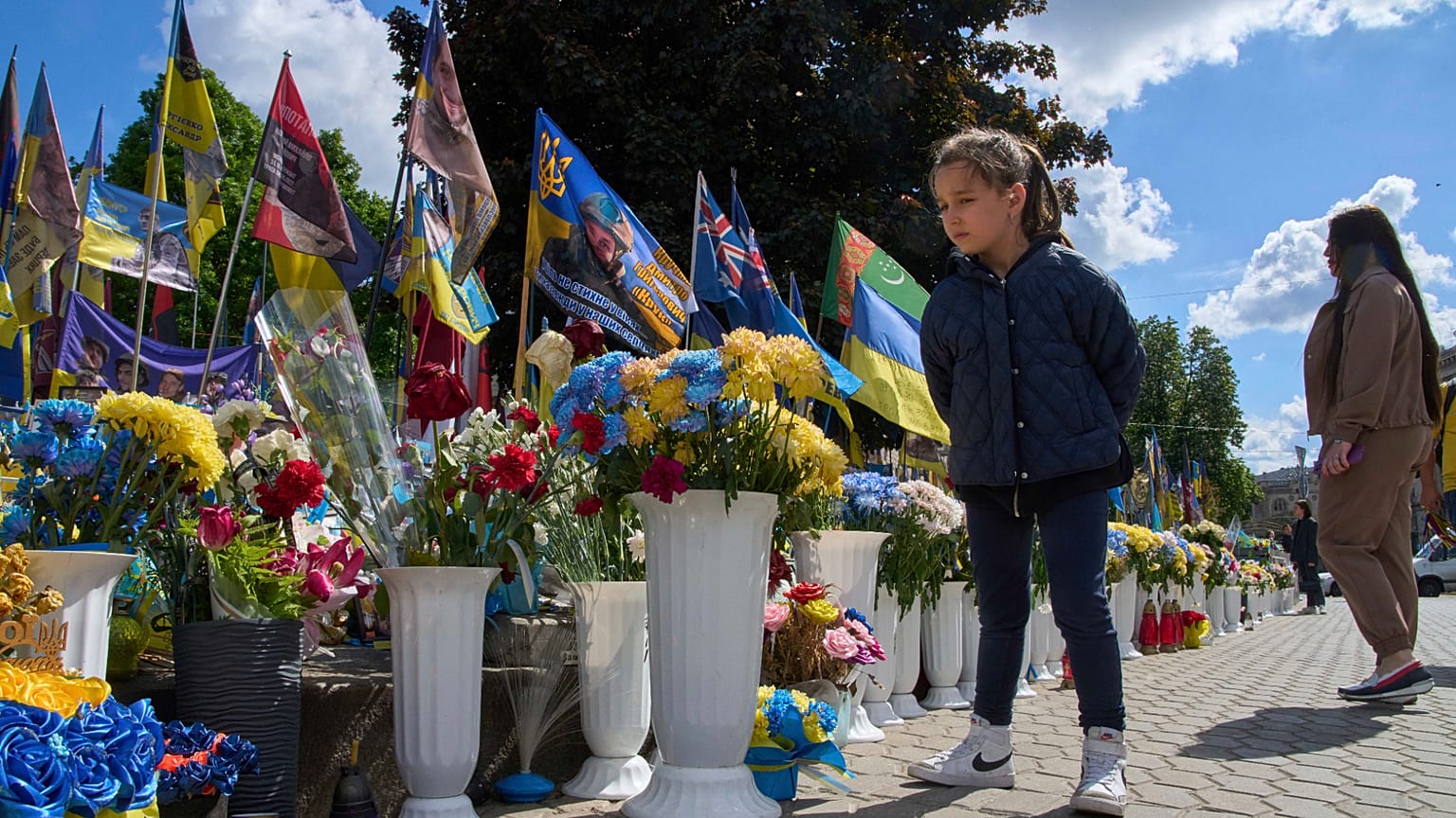 Мемориал павшим украинским воинам на площади Независимости в Киеве, Украина, 19 мая 2025 г.
