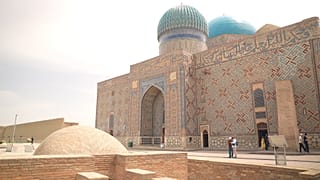 Türkistan – ein Besuch der antiken Stadt, die jedes Jahr Millionen Pilger und Touristen anzieht