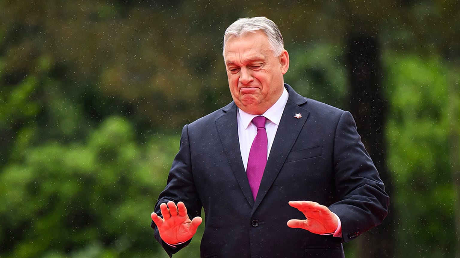 Macaristan Başbakanı Viktor Orban, 16 Mayıs 2025 Cuma günü Arnavutluk'un başkenti Tiran'daki Skanderbeg Meydanı'nda düzenlenen Avrupa Siyasi Topluluğu zirvesine katıldı. (AP aracılığıyla Leon Neal/Pool)