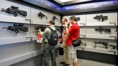 Armas israelíes en una exposición.