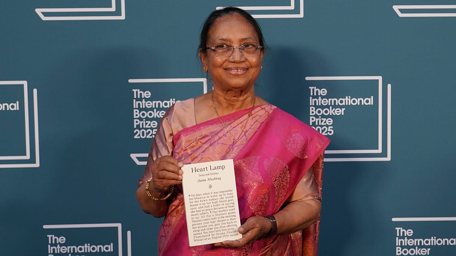 Banu Mushtaq, autrice di "Heart Lamp", vince l'International Booker Prize a Londra - Martedì 20 maggio 2025