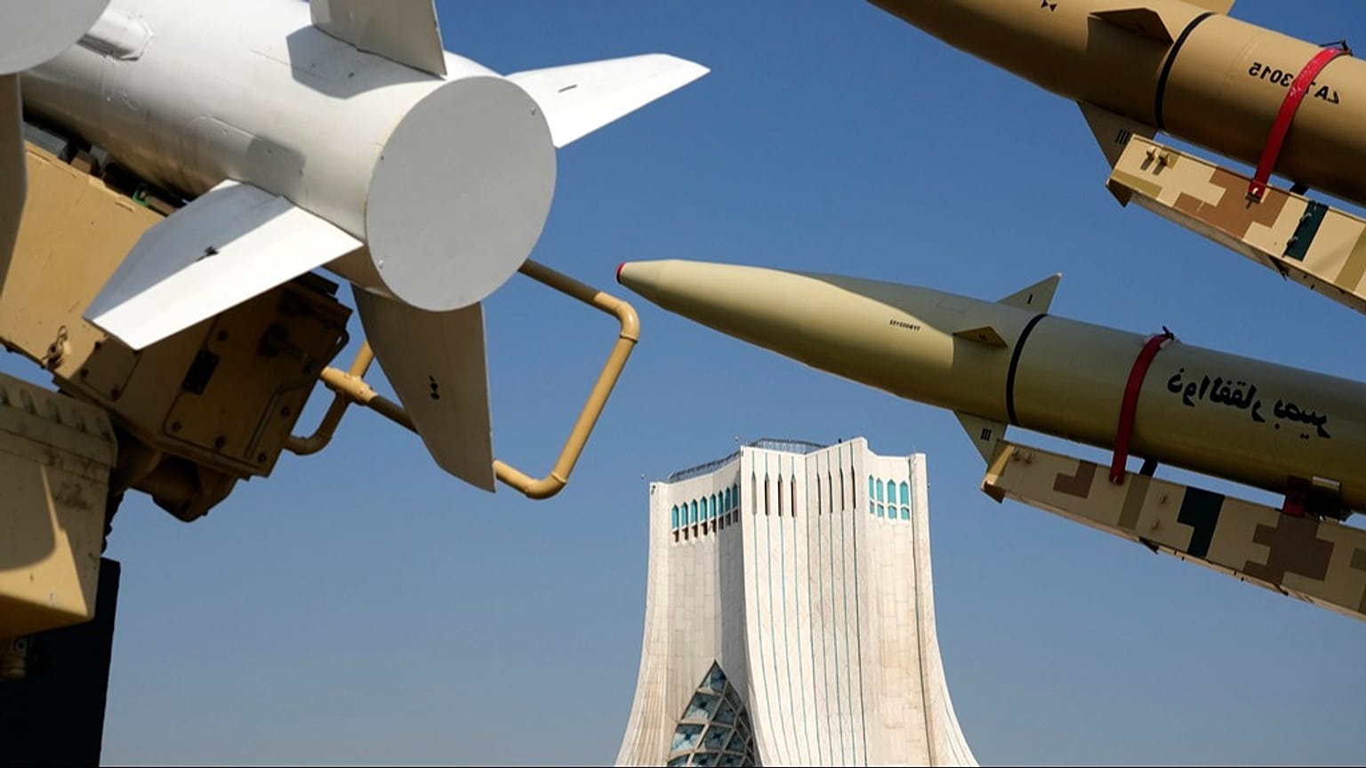 نمایش موشکی ایران، میدان آزادی تهران.