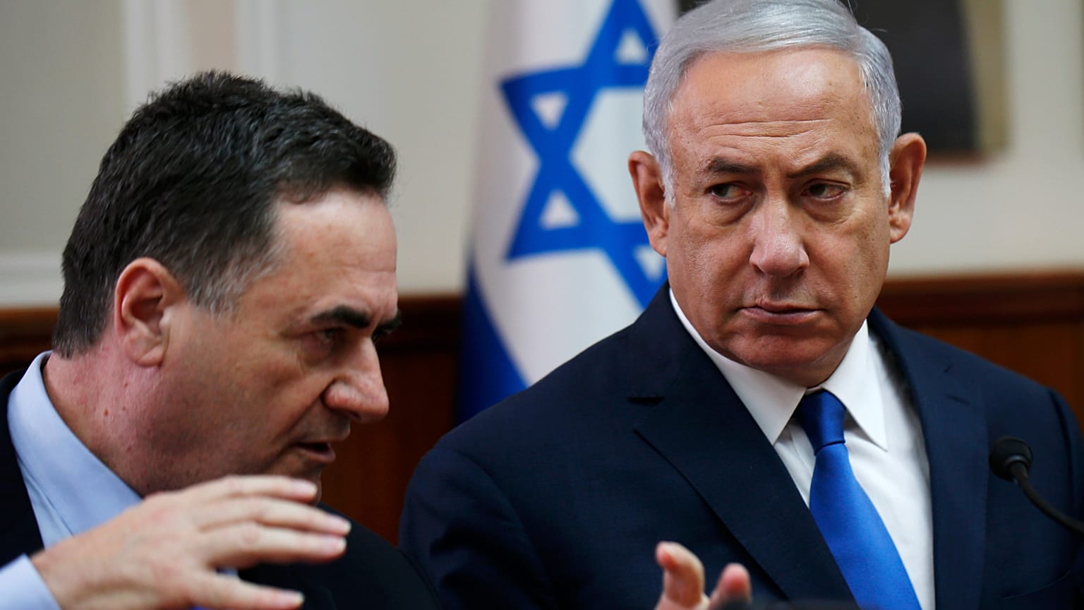 Archivo: El primer ministro israelí, Benjamín Netanyahu, y el ministro de Exteriores, Israel Katz, en la oficina del primer ministro en Jerusalén, el 5 de septiembre de 2018.