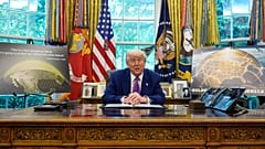 El presidente Donald Trump habla en el Despacho Oval de la Casa Blanca el 20 de mayo de 2025.