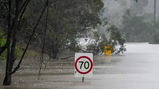 FOTO DE ARCHIVO - Una carretera inundada en Londonderry, en las afueras de Sídney, Australia, el lunes 4 de julio de 2022