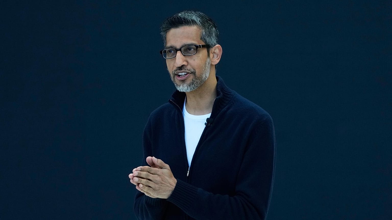 Sundar Pichai, Diretor Executivo da Alphabet, fala num evento Google I/O em Mountain View, Califórnia, terça-feira, 20 de maio de 2025.