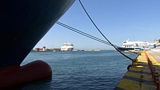 Il rapporto "Special Study on Climate Change Shielding and Adaptation for the Port of Piraeus" è stato preparato dall'Accademia di Atene.