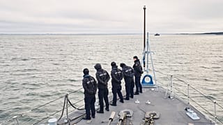 Ein estnisches Marineschiff fährt am Donnerstag, den 9. Januar 2025, im Rahmen verstärkter NATO-Patrouillen in der Ostsee, nachdem der Verdacht auf Sabotage von Unterseekabeln aufgekommen ist.