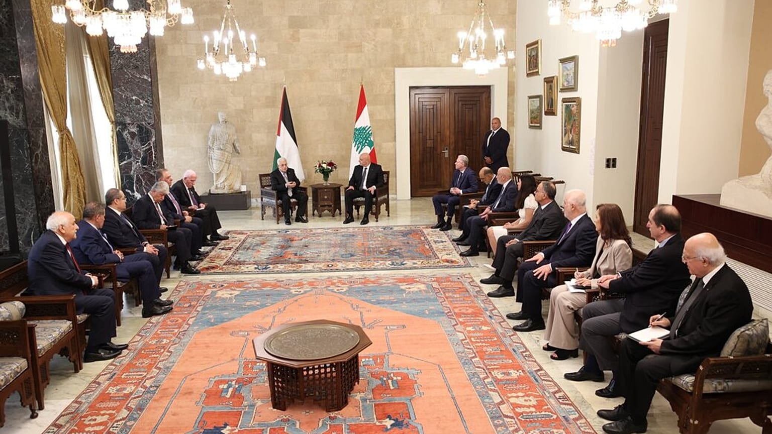 اللقاء الذي جمع الرئيس اللبناني جوزاف عون ونظيره الفلسطيني محمود عباس