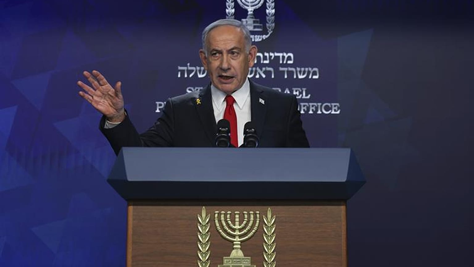 Il primo ministro israeliano Benjamin Netanyahu in conferenza stampa a Gerusalemme