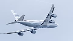 Egy Boeing magánrepülőgép, amelyet Donald Trump elnök körbejárt, felszáll a Palm Beach-i nemzetközi repülőtérről, 2025. február 16.