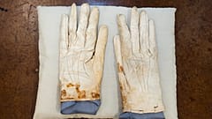 Um par de luvas manchadas de sangue que Abraham Lincoln tinha quando foi assassinado 