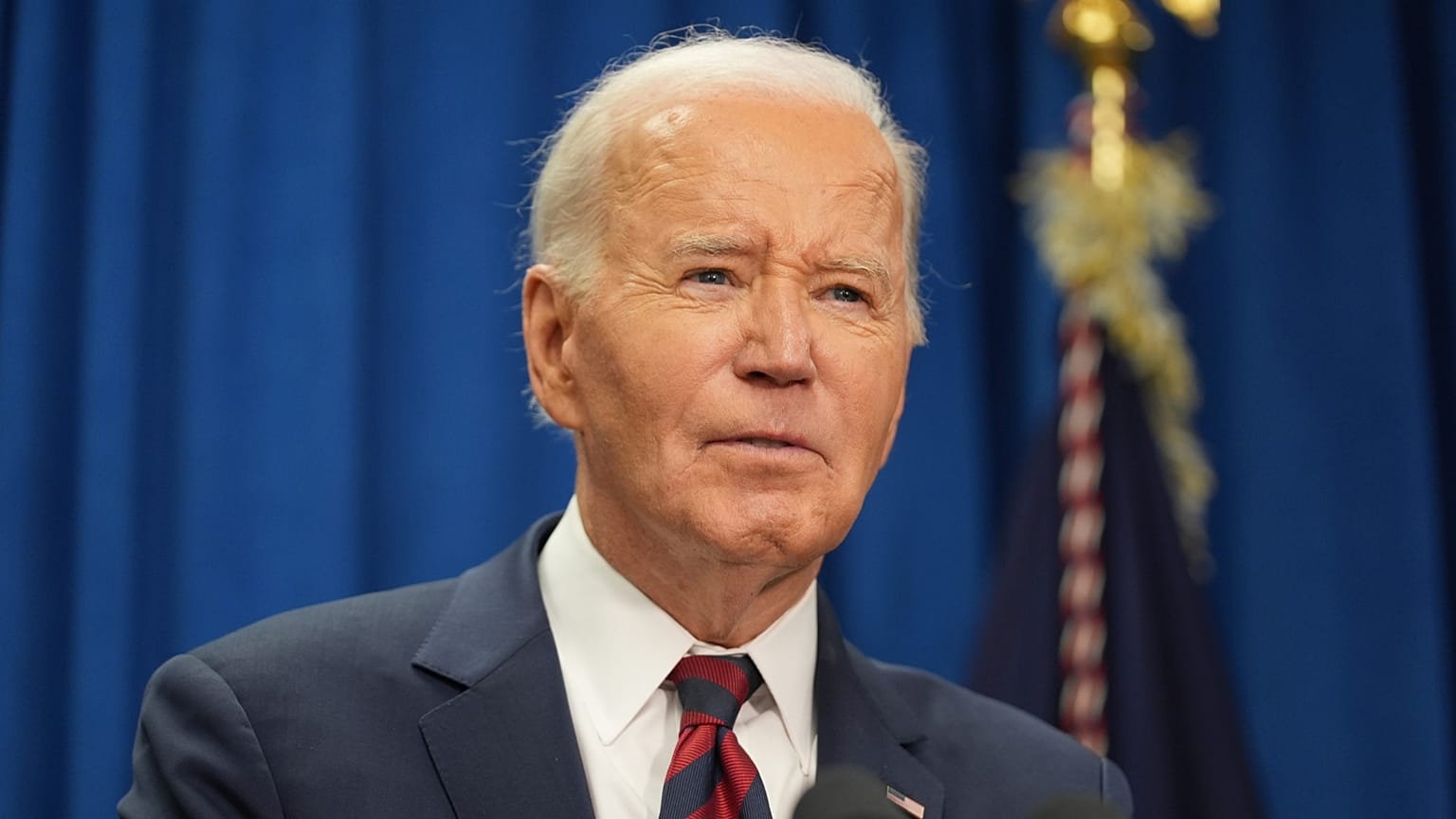 Eski ABD Başkanı Joe Biden Ocak 2025'te medyaya konuşuyor.