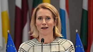 Kaja Kallas, az Európai Unió külügyi vezetője a sajtó képviselői előtt, miután megbeszélést folytatott Szerbia vezető tisztségviselőivel Belgrádban, Szerbiában, 2025. május 22-én, csütörtökön.
