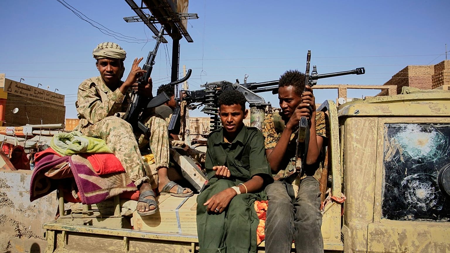 جنود سودانيون في جنوب الخرطوم، 27 آذار/ مارس 2025.