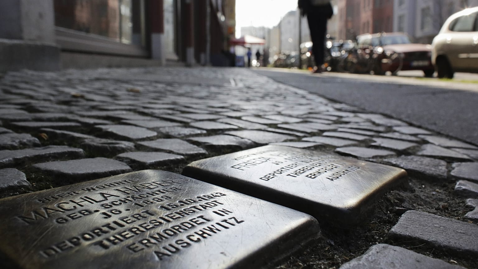 Archivfoto: Stolperstein auf einer Berliner Straße
